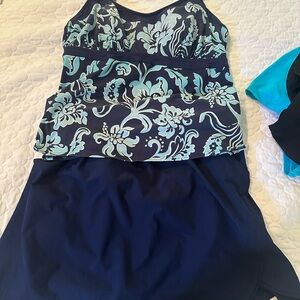 Lands' End Blue Floral 2 piece skort tankini